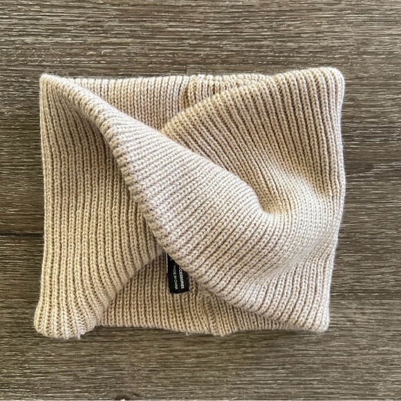 Zara Accessories - Zara Taupe Ribbed Knit Accessory